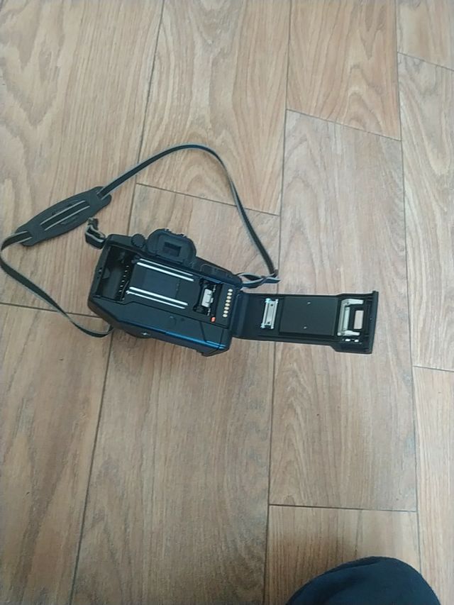 Canon EOS 650 Analógica + Objetivo