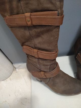 Botas altas Anna Field. de segunda mano por 15 EUR en Montilla en WALLAPOP