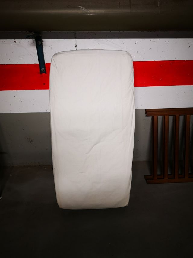 cuna para bebé marrón