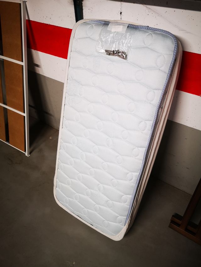 cuna para bebé marrón