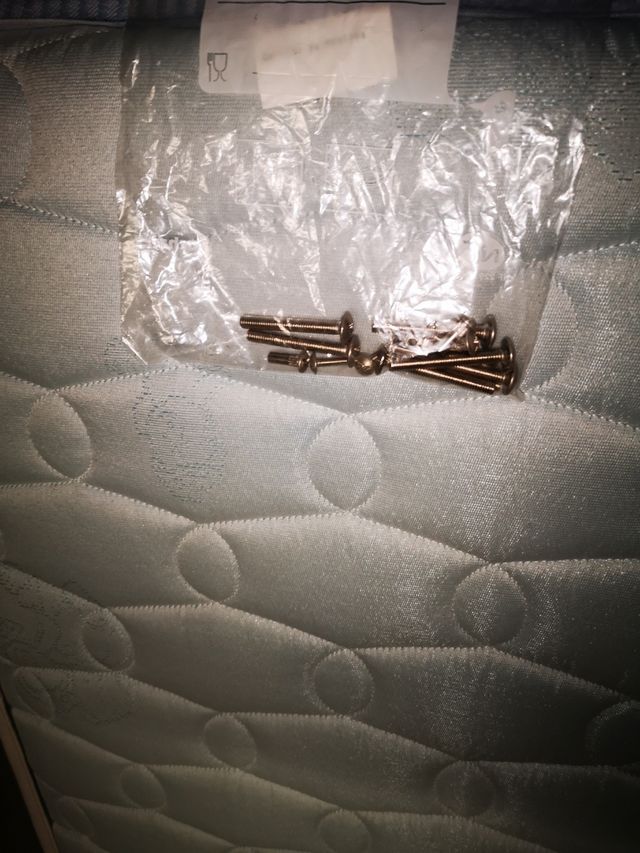 cuna para bebé marrón