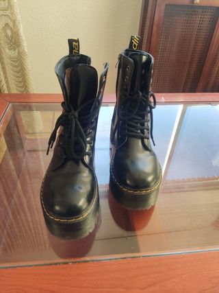 Botas similares Dr Martens de segunda mano por 25 EUR en Madrid en WALLAPOP