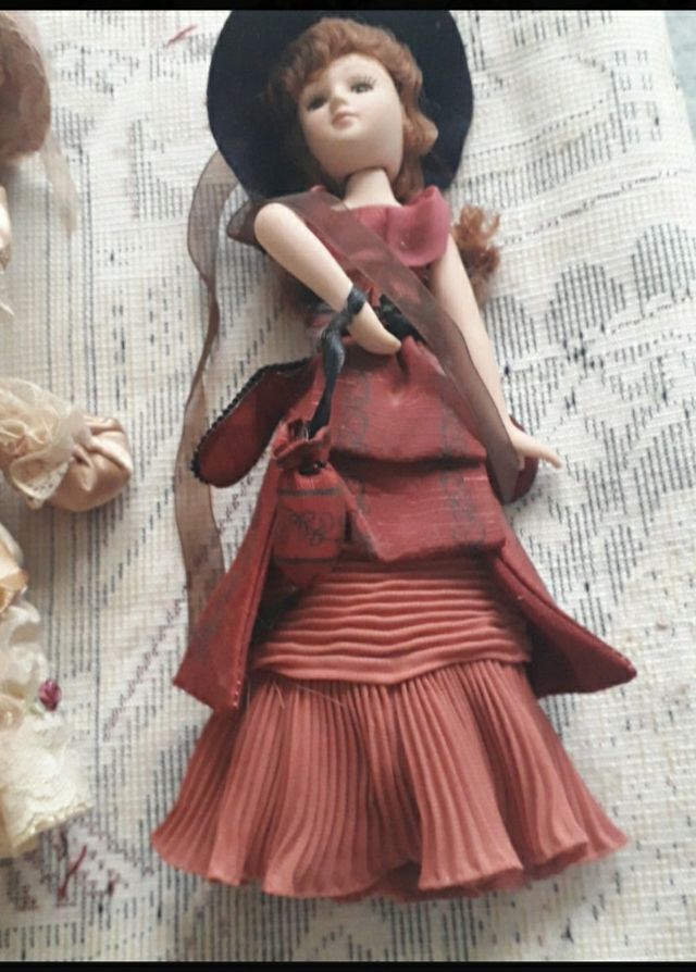 MUÑECAS DE PORCELANA