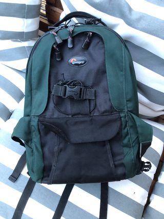 Mochila lowepro de segunda mano por 30 EUR en Barcelona en WALLAPOP