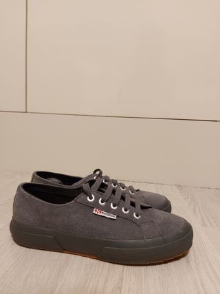Zapatillas Superga de segunda mano por 25 EUR en Madrid en WALLAPOP