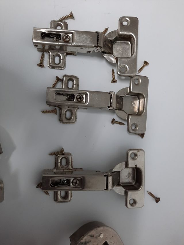 Bisagras  de mueble de cocina