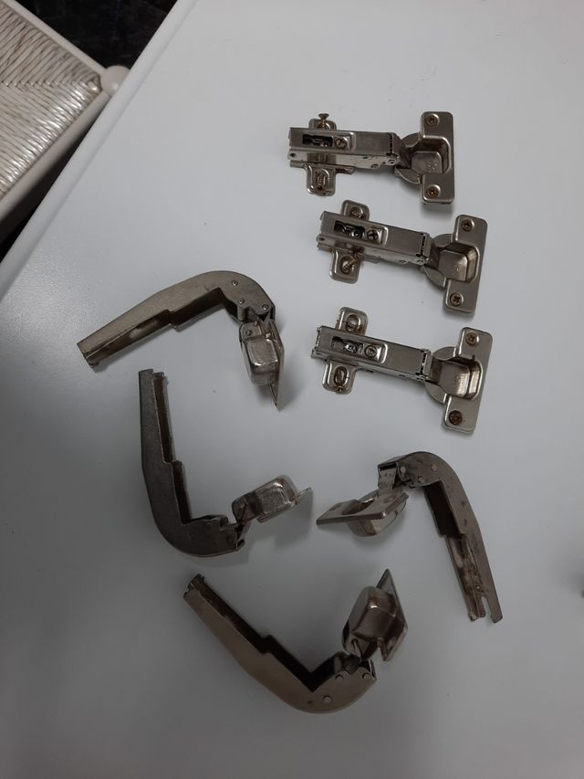 Bisagras  de mueble de cocina