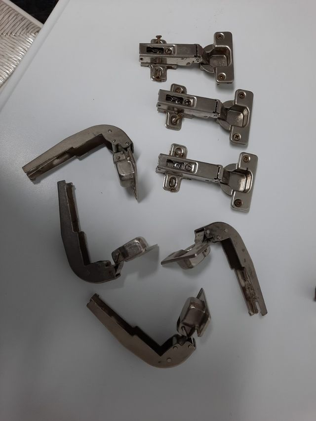 Bisagras  de mueble de cocina