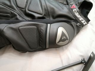 Chaqueta DAINESE AVRO C2 NUEVA de segunda mano por 300 EUR en Madrid en  WALLAPOP