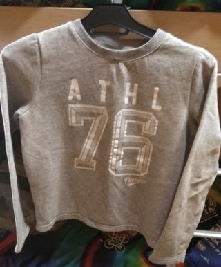 Sudadera niño Decathlon de segunda mano por 3 EUR en Molina de Segura en  WALLAPOP