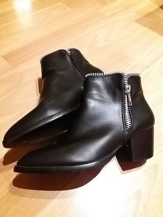 Botín negro Parfois 41 de segunda mano por 5 EUR en Bigues i Riells en  WALLAPOP