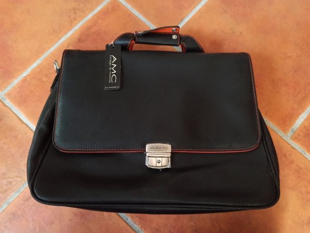 Maletín de polipiel negro