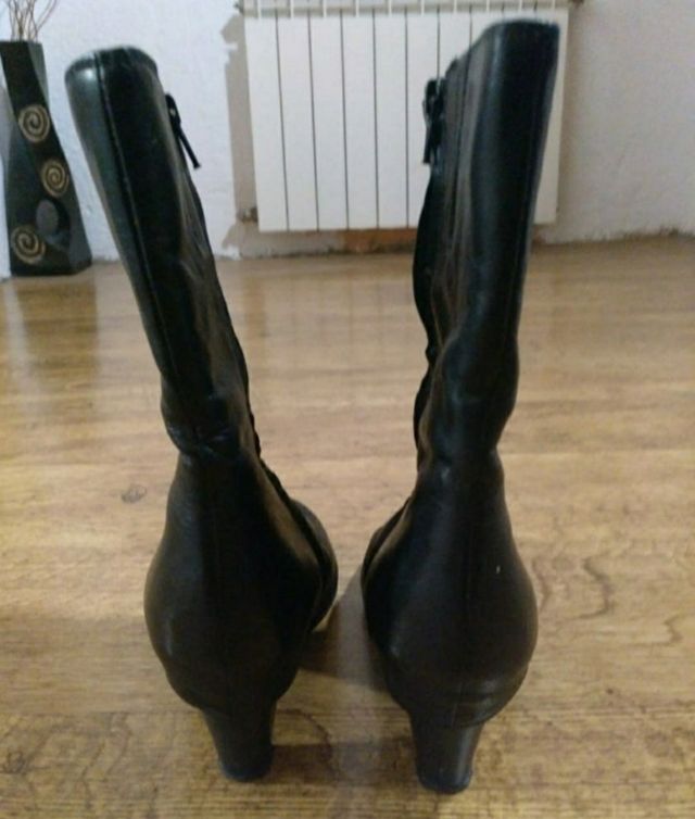 Botas negras  talla 38.5