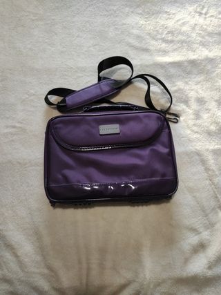 Funda para tablet o portátil pequeña de segunda mano por 10 EUR en  Firmistans en WALLAPOP