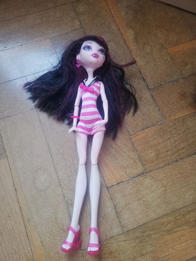 Monster High Daculaura Skull Island