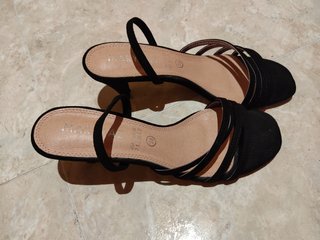 Sandalias tacón bajo negras Marypaz de segunda mano por 12 EUR en Valencia  en WALLAPOP