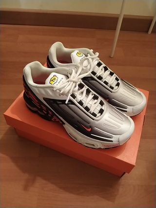 NUEVAS !!! Bambas NIKE Air Max Plus de segunda mano por 65 EUR en Cambrils  en WALLAPOP
