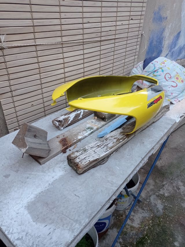 se vende carcasa de moto Aprilia trasera