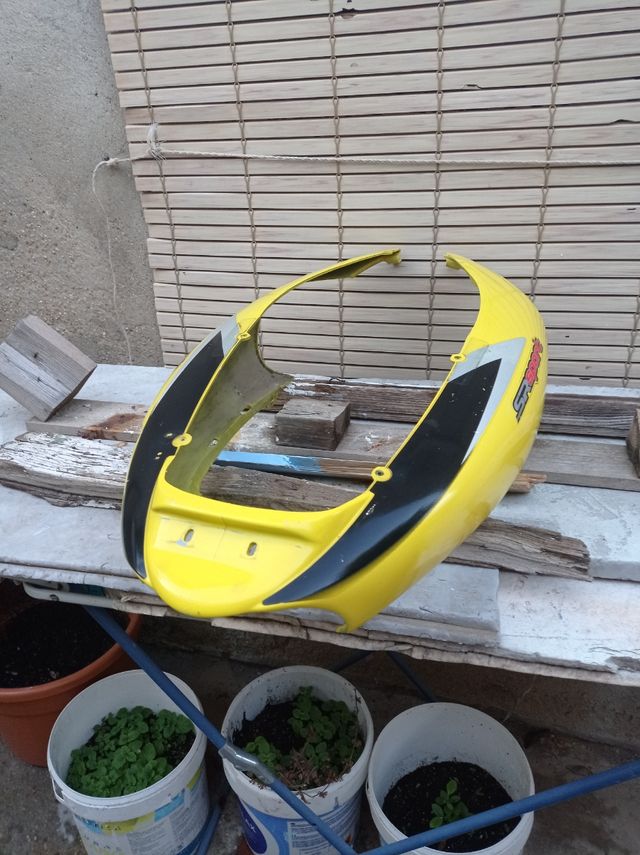 se vende carcasa de moto Aprilia trasera