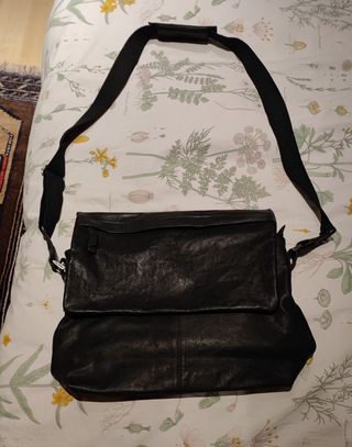 Bolso bandolera hombre piel Massimo Dutti de segunda mano por 35 EUR en  Madrid en WALLAPOP