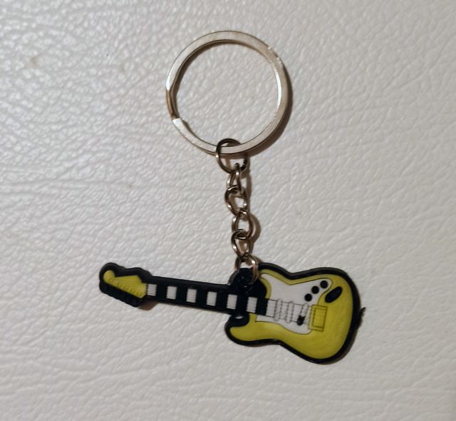 LLAVERO GUITARRA
