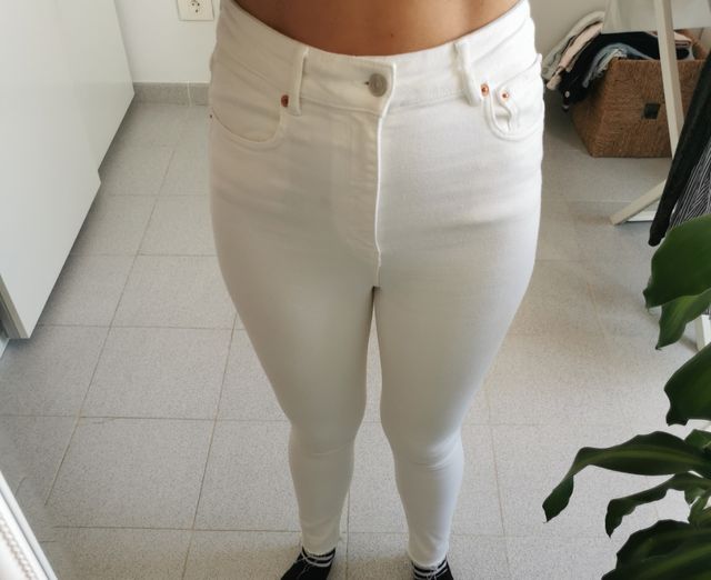 Calças skinny. Cintura alta branca. Zara