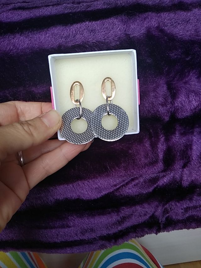 Pendientes de acero NUEVOS