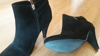 Se venden botines de esfera número 38 de segunda mano por 10 EUR en Madrid  en WALLAPOP