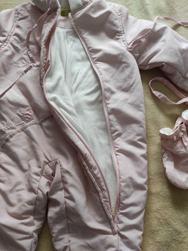 Buzo marca Dudu, talla 1, (46-74 cm) de altura