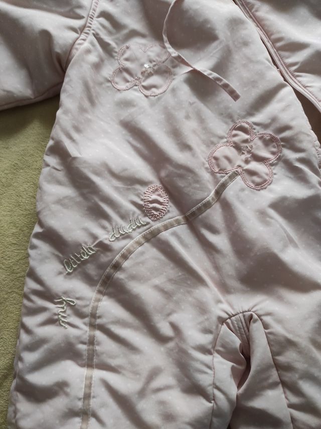 Buzo marca Dudu, talla 1, (46-74 cm) de altura