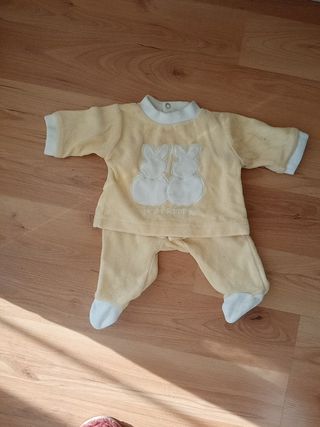Ropa bebé lote de segunda mano por 7 EUR en Sant Cugat del Vallès en  WALLAPOP