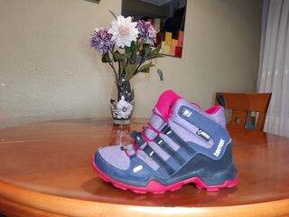 Botas Adidas Goretex de segunda mano por 20 EUR en Soraluze en WALLAPOP