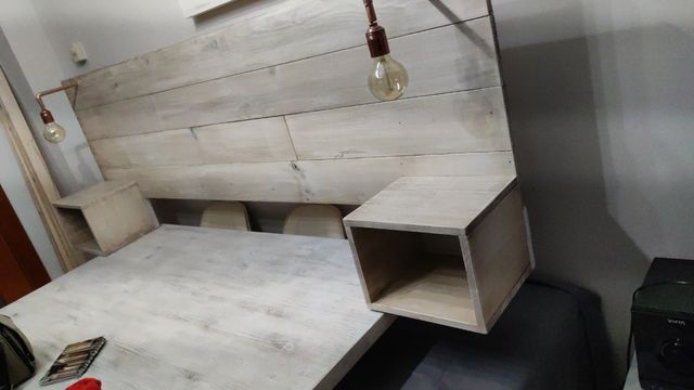 cabezal cama con mesitas e iluminación