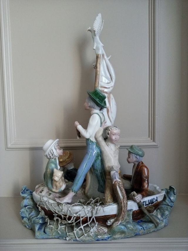 Figura barco y pescadores.