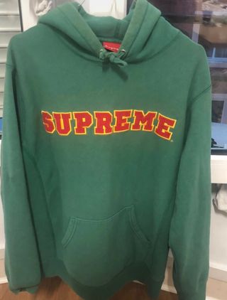 Sudadera Supreme de segunda mano en Madrid en WALLAPOP