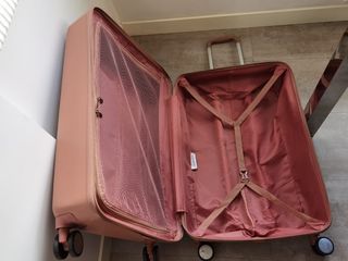 59 MALETA ROSA CIERRE NUMÉRICO CREMALLERA 70X50X30 de segunda mano por 19  EUR en Pamplona en WALLAPOP