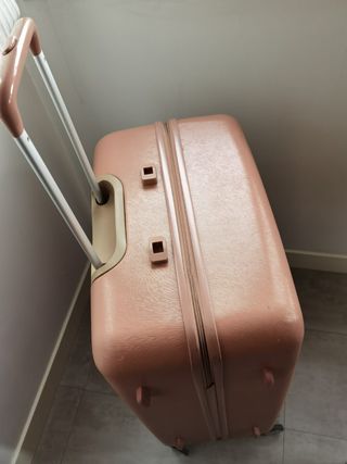 59 MALETA ROSA CIERRE NUMÉRICO CREMALLERA 70X50X30 de segunda mano por 19  EUR en Pamplona en WALLAPOP