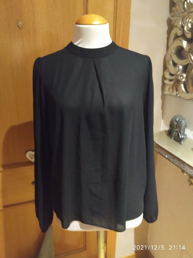 LotevCamisa vestir, camiseta y falda tachuelas