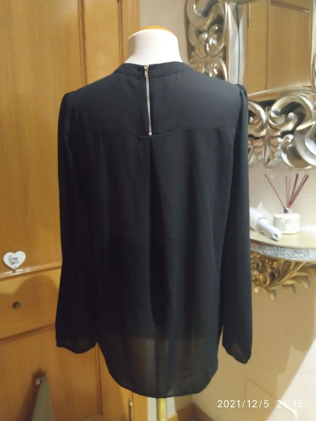 LotevCamisa vestir, camiseta y falda tachuelas