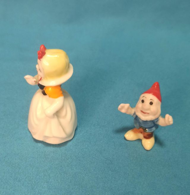 Figurita de Blancanieves y un enanito vintage
