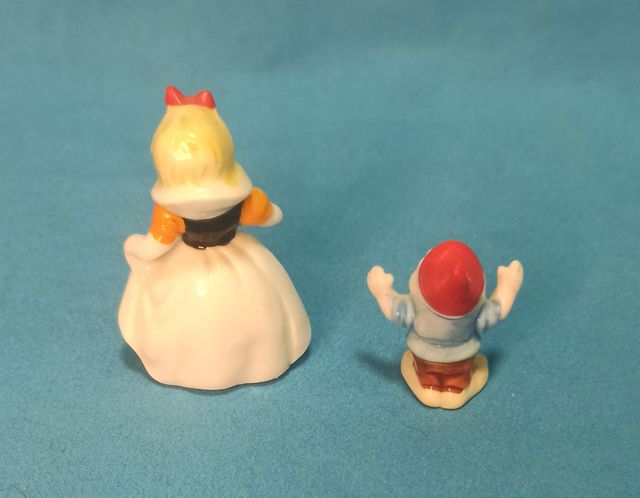 Figurita de Blancanieves y un enanito vintage