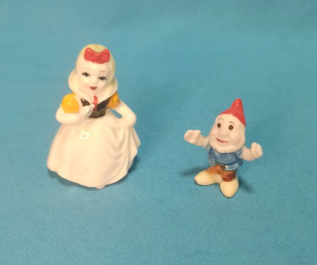 Figurita de Blancanieves y un enanito vintage