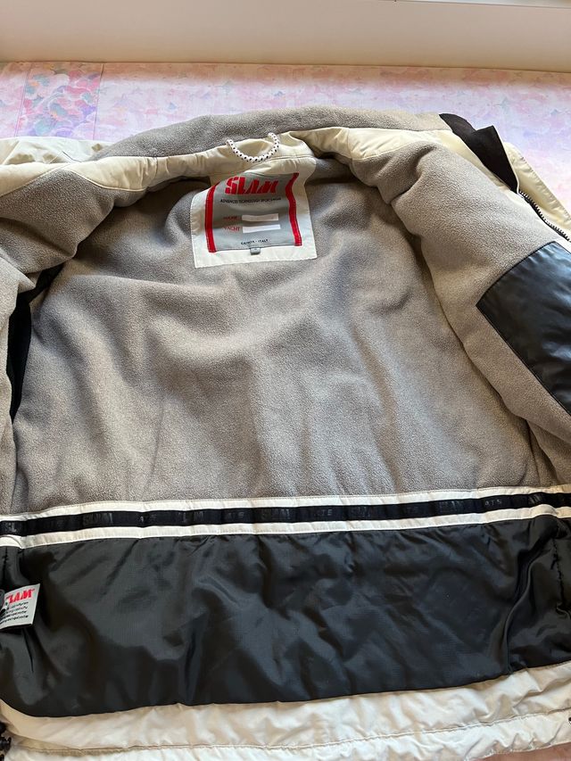 Cazadora corta vientos marca Slam