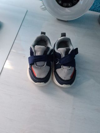 Zapatillas número 20 de segunda mano por 6 EUR en Miguelturra en WALLAPOP