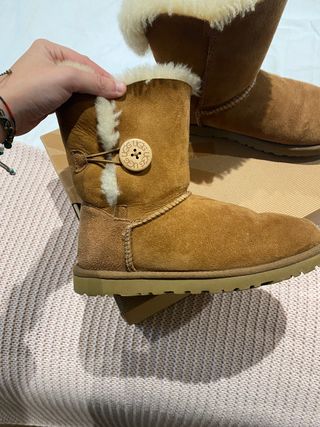 Botas UGG marrones de segunda mano por 125 EUR en A Coruña en WALLAPOP