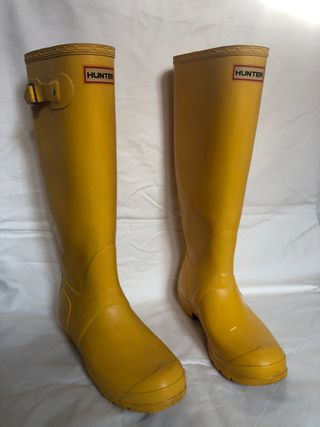 Botas Hunter amarillas con calcetín de segunda mano por 100 EUR en  Urbanizacion Club de Campo en WALLAPOP