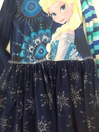 Vestido frozen niña 5-6 años desigual de segunda mano por 10 EUR en  Barcelona en WALLAPOP