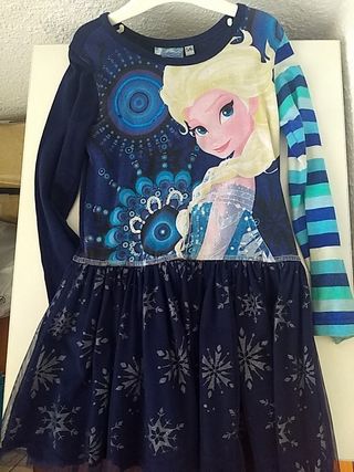 Vestido frozen niña 5-6 años desigual de segunda mano por 10 EUR en  Barcelona en WALLAPOP