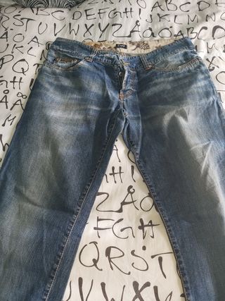 Vaqueros D\u0026amp;G talla 42 de segunda mano por 20 EUR en Mairena del  Aljarafe en WALLAPOP