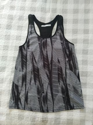 Camiseta deportiva mujer Lefties de segunda mano por 3 EUR en Vilanova i la  Geltrú en WALLAPOP
